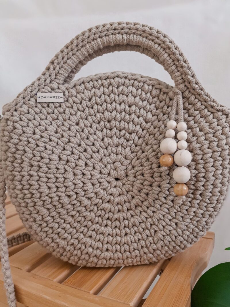 Okrągła torebka do ręki i przez ramię pleciona na szydełku ze sznurka, beżowa, na lato, na wiosnę