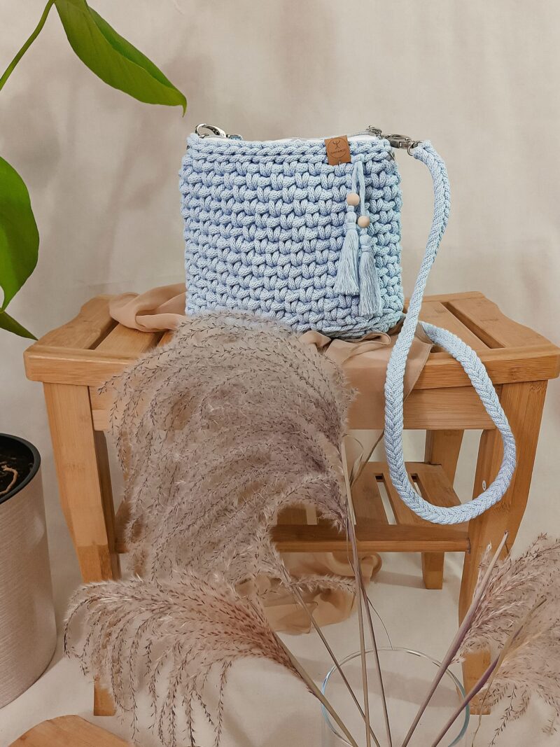 błękitna torebka ze sznurka, saszetka mała torebka ze sznurka przez ramię, listonoszka z frędzlami, baby blue