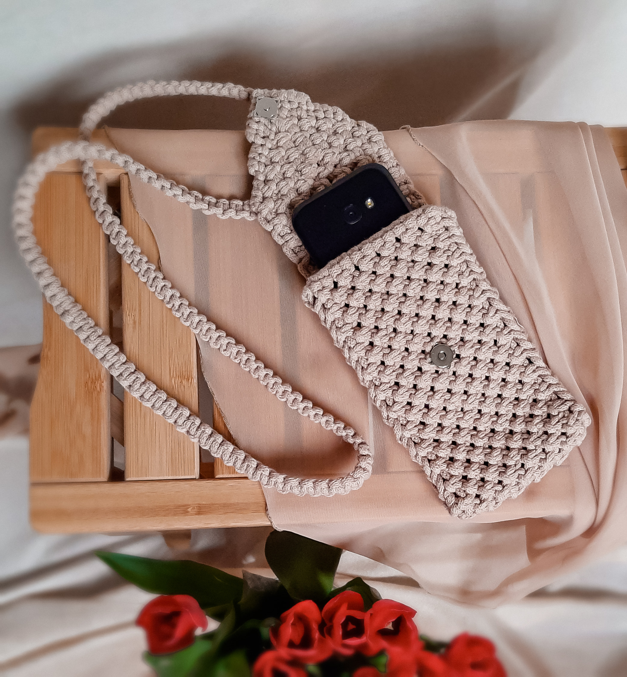 torebka - case na telefon do noszenia na szyi, przez ramię, na długim pasku, beżowa