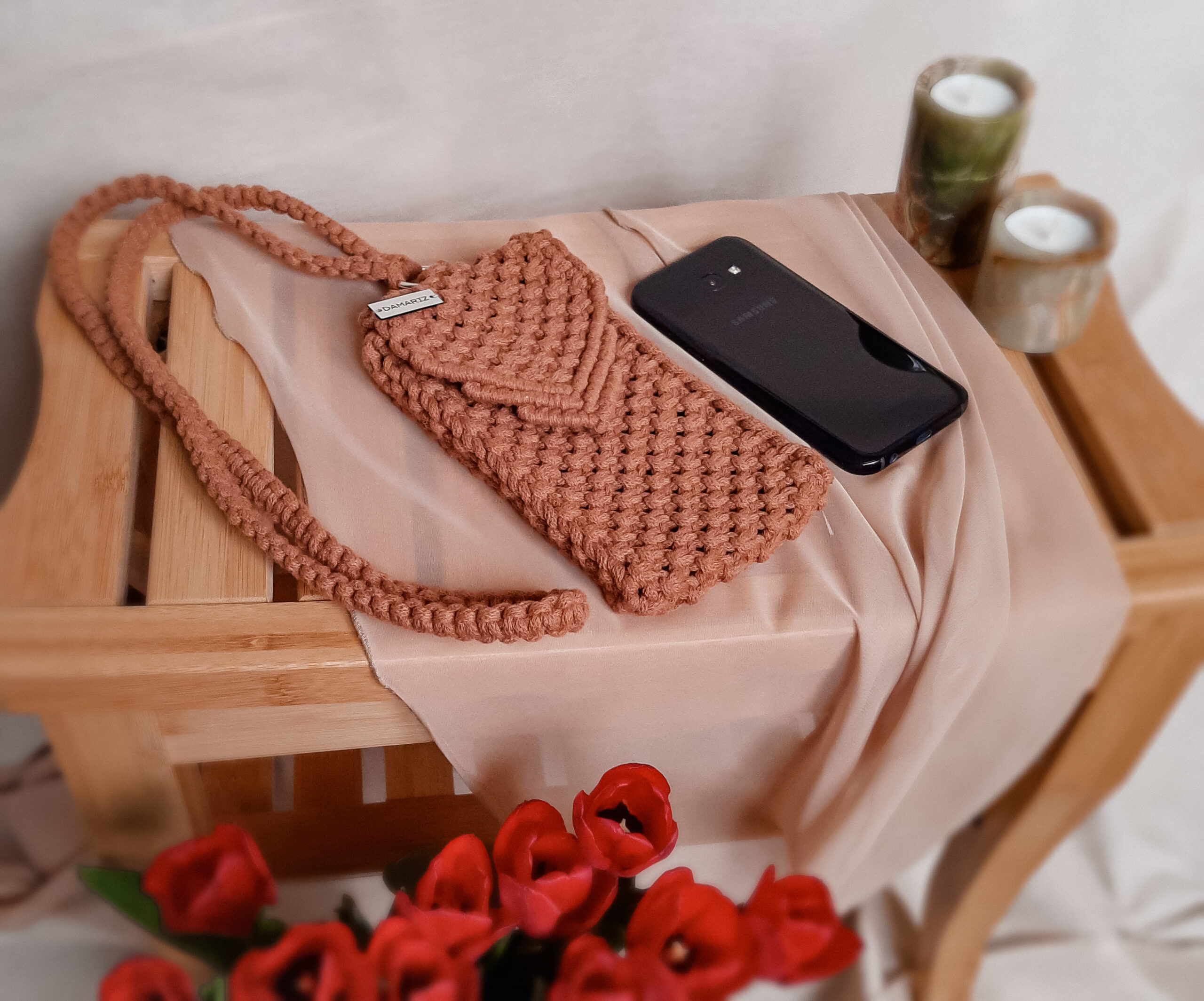 torebka - case na telefon do noszenia na szyi, przez ramię, na długim pasku, karmelowa, brązowa