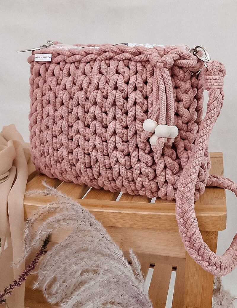 torebka pleciona z grubego sznurka przez ramię i na ramię, na wiosnę, na lato, różowe złoto