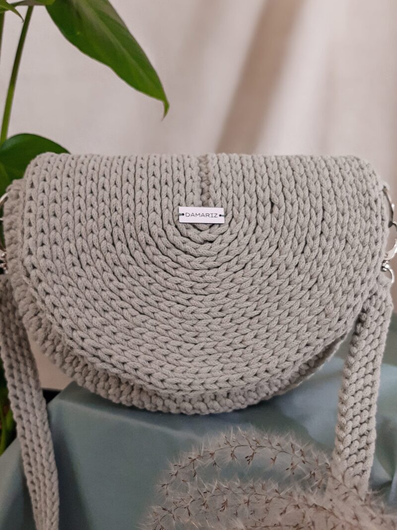 Torebka listonoszka pleciona ze sznurka na szydełku, z klapką, półksiężyc, half moon do noszenia przez ramię, jasnooliwkowa zieleń