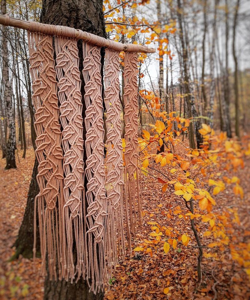 Duża makrama z motywem roślinnym, drzewo, makrama rustykalna do salonu, beżowa, ciemny beż Duża makrama z motywem roślinnym, drzewo, makrama rustykalna do salonu na naturalnym kiju, beżowa, ciemny beż