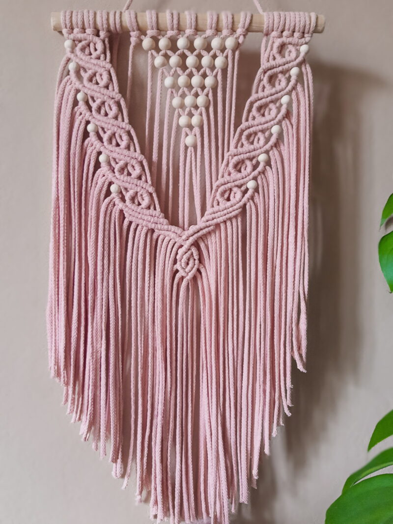 mała makrama na ścianę, dekoracja ścienna, makatka, z koralikami, różowa, różowe złoto
