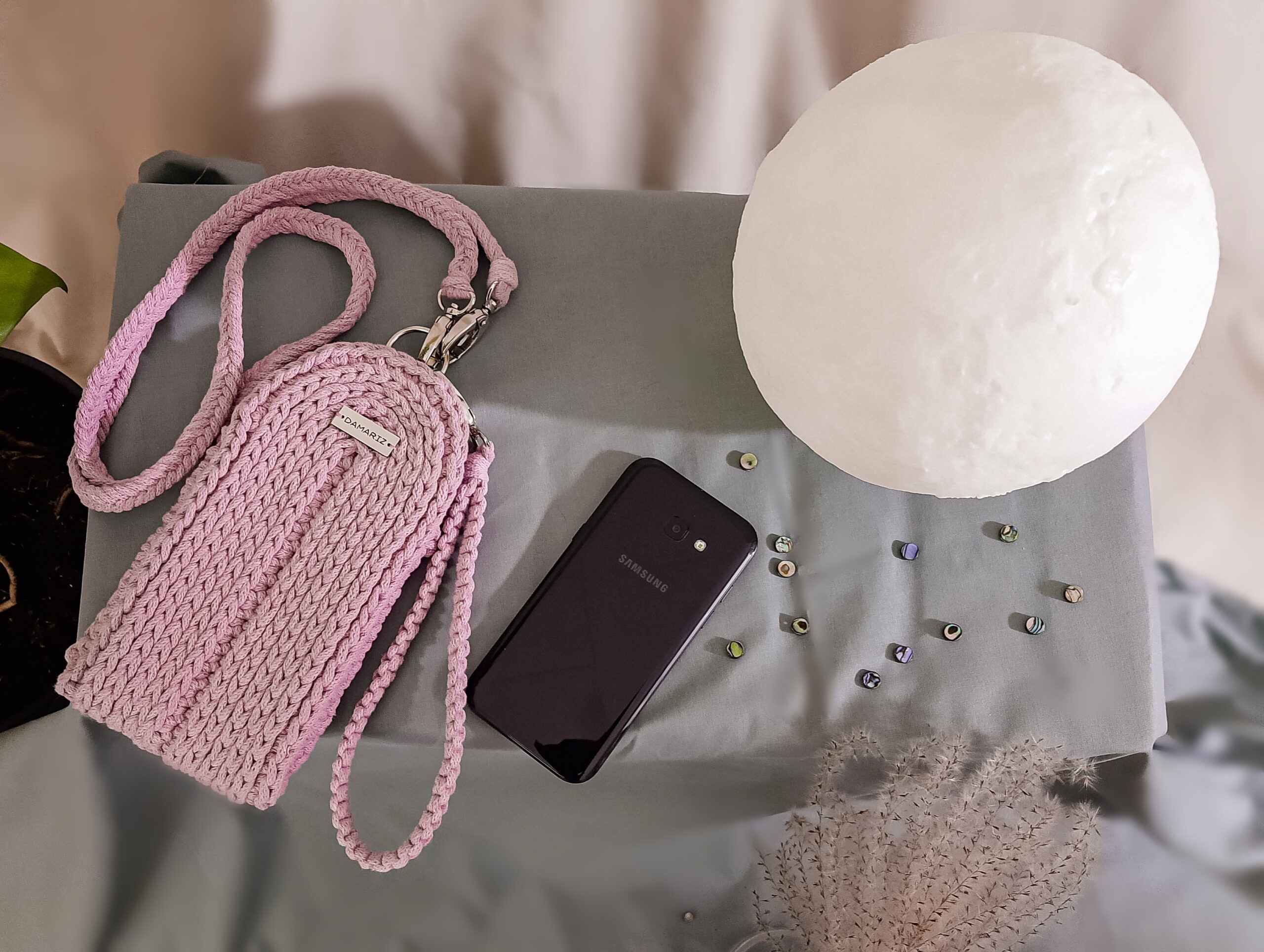 mała torebka case na telefon na szydełku, brudny róż