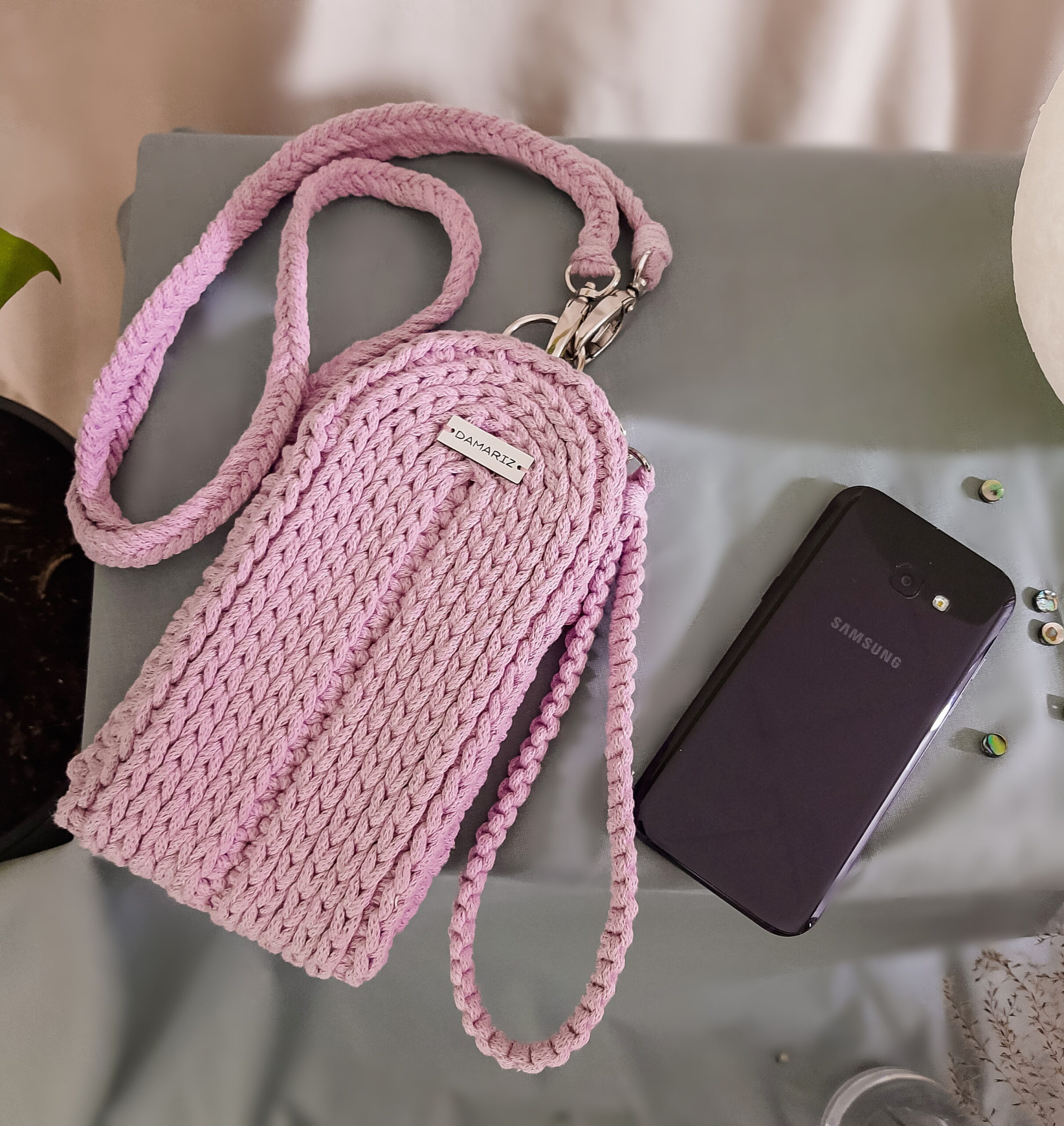 mała torebka case na telefon na szydełku, brudny róż