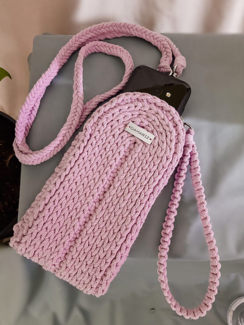 mała torebka case na telefon na szydełku, różowa