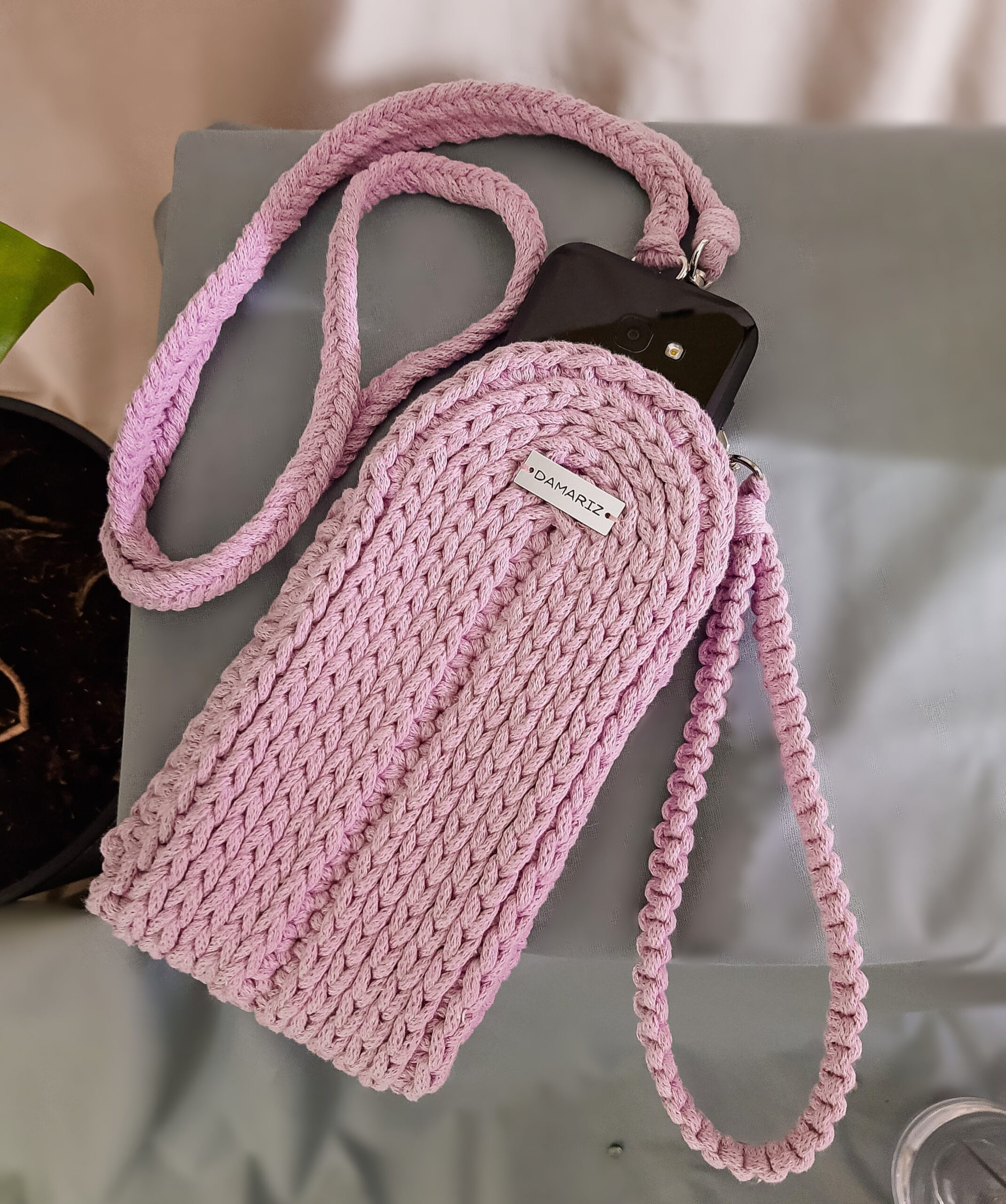 mała torebka case na telefon na szydełku, różowa