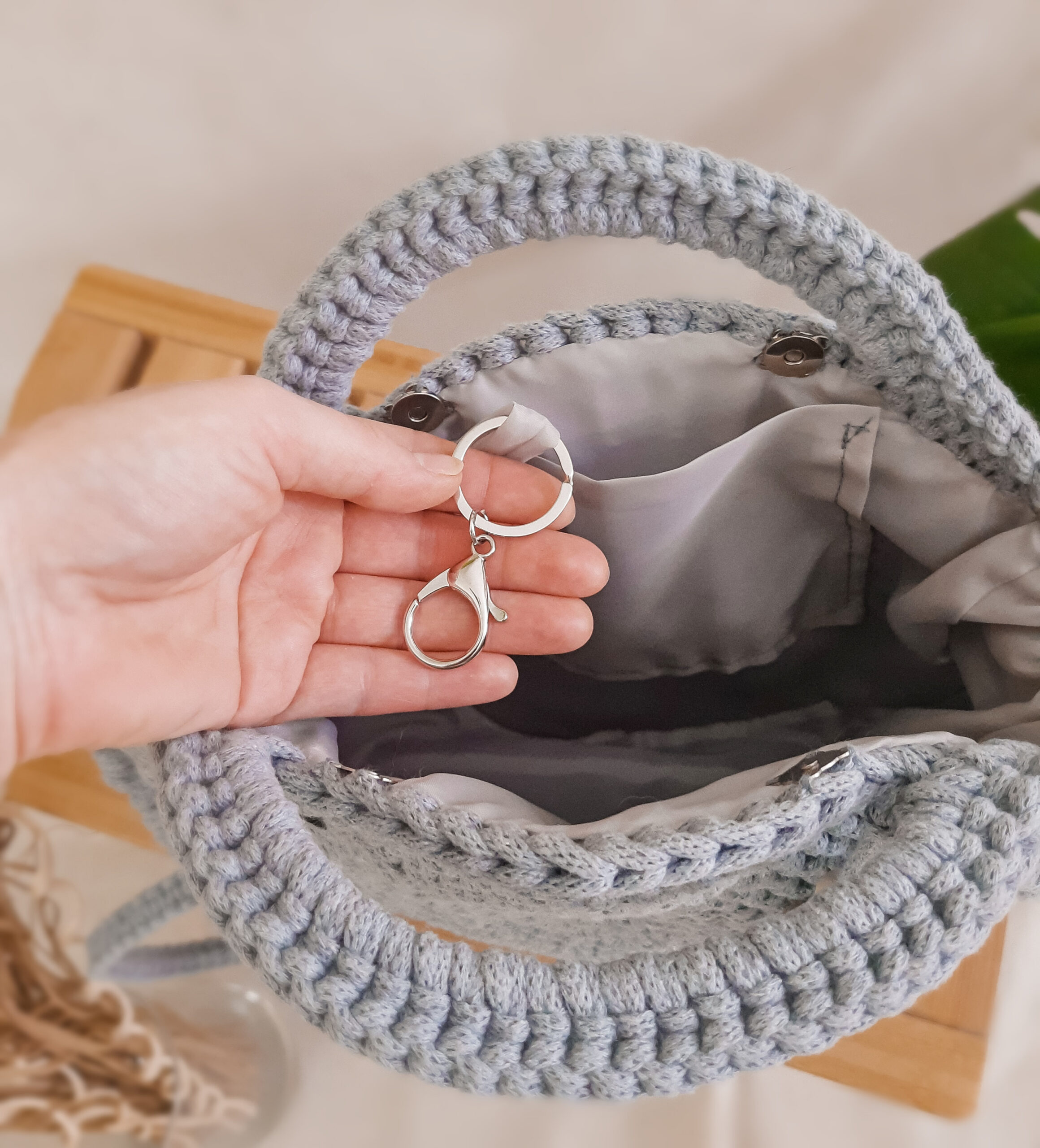 okrągła torebka ze sznurka do ręki i przez ramię, szara