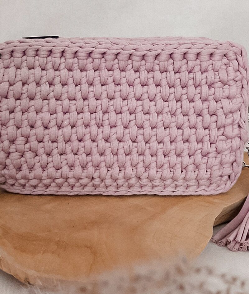 podłużna torebka kuferek na szydełku, przez ramię, do sukienki, pudrowy róż