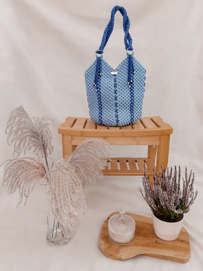 Torebka z kwadratowym dnem, pojemna torebka na ramię shopperka wypleciona techniką makramy ręcznie, niebieska
