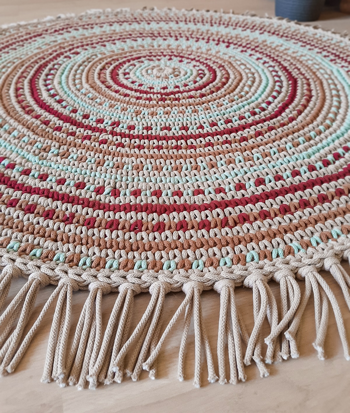 okrągły dywan pleciony ze sznurka bawełnianego, kolorowy, z frędzlami, etniczny, dywan do prania w pralce