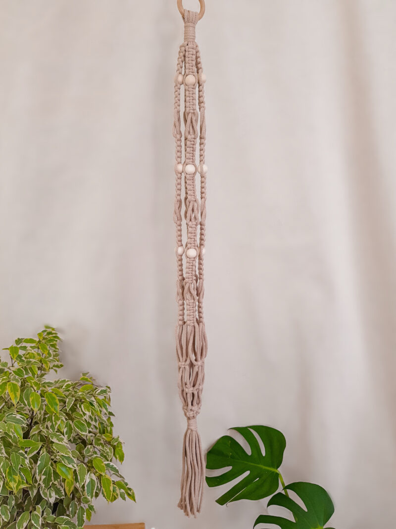 kwietnik pleciony ze sznurka, wiszący kwietnik beżowy, makrama kwietnik ze sznurka z koralikami