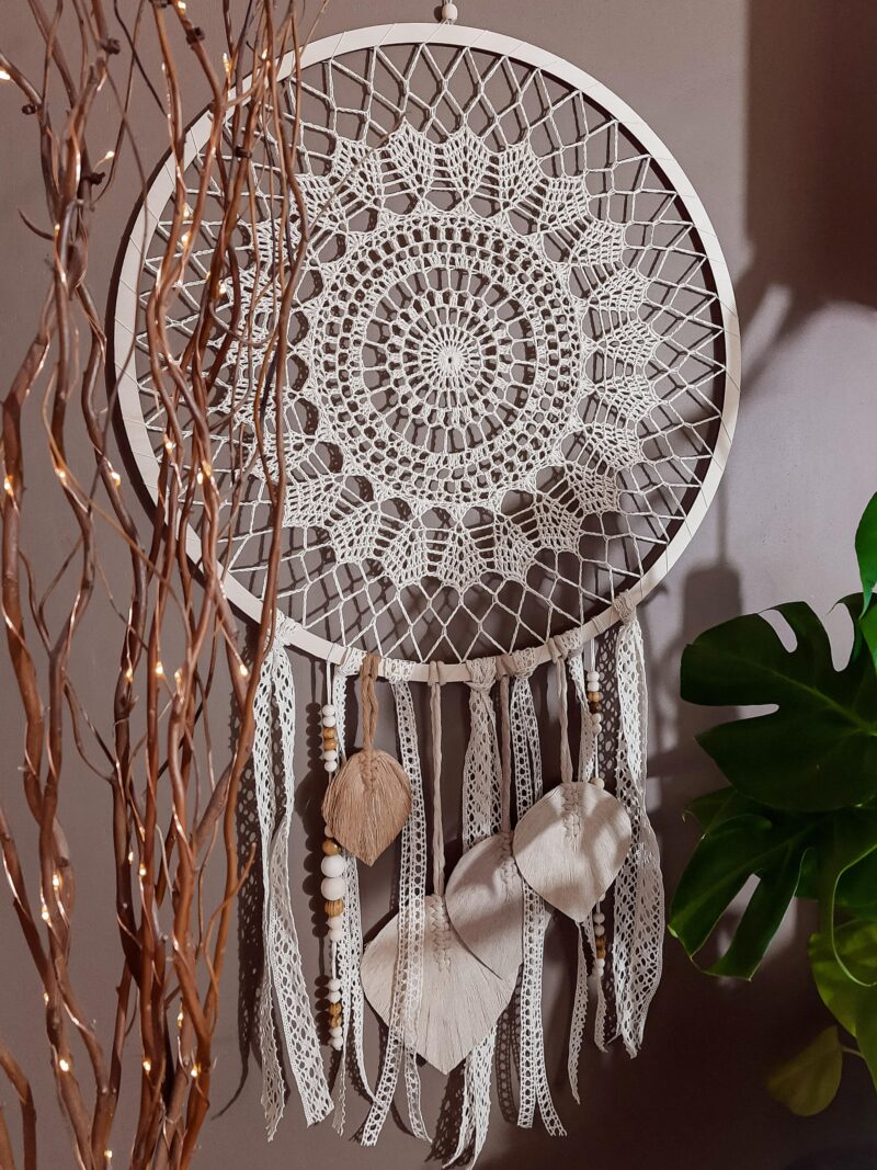 łapacz snów boho kremowy, z koralikami i tasiemkami