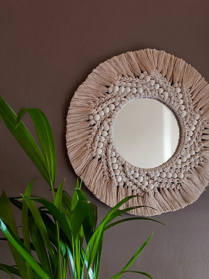 beżowe lustro makrama, mandala, lustro z drewnianymi koralikami piaskowe, beżowe