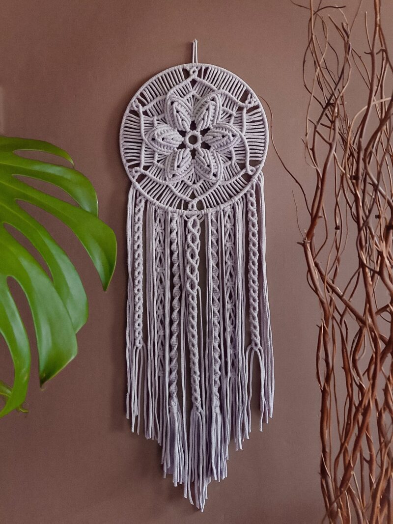 łapacz snów, mandala makrama, kwiat, kwieciste dekoracje, szary łapacz snów