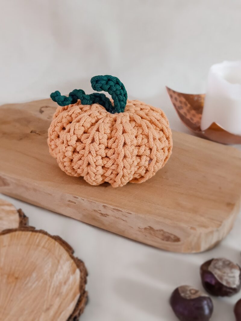 dynia ze sznurka, jesienna dekoracja, pomarańczowa