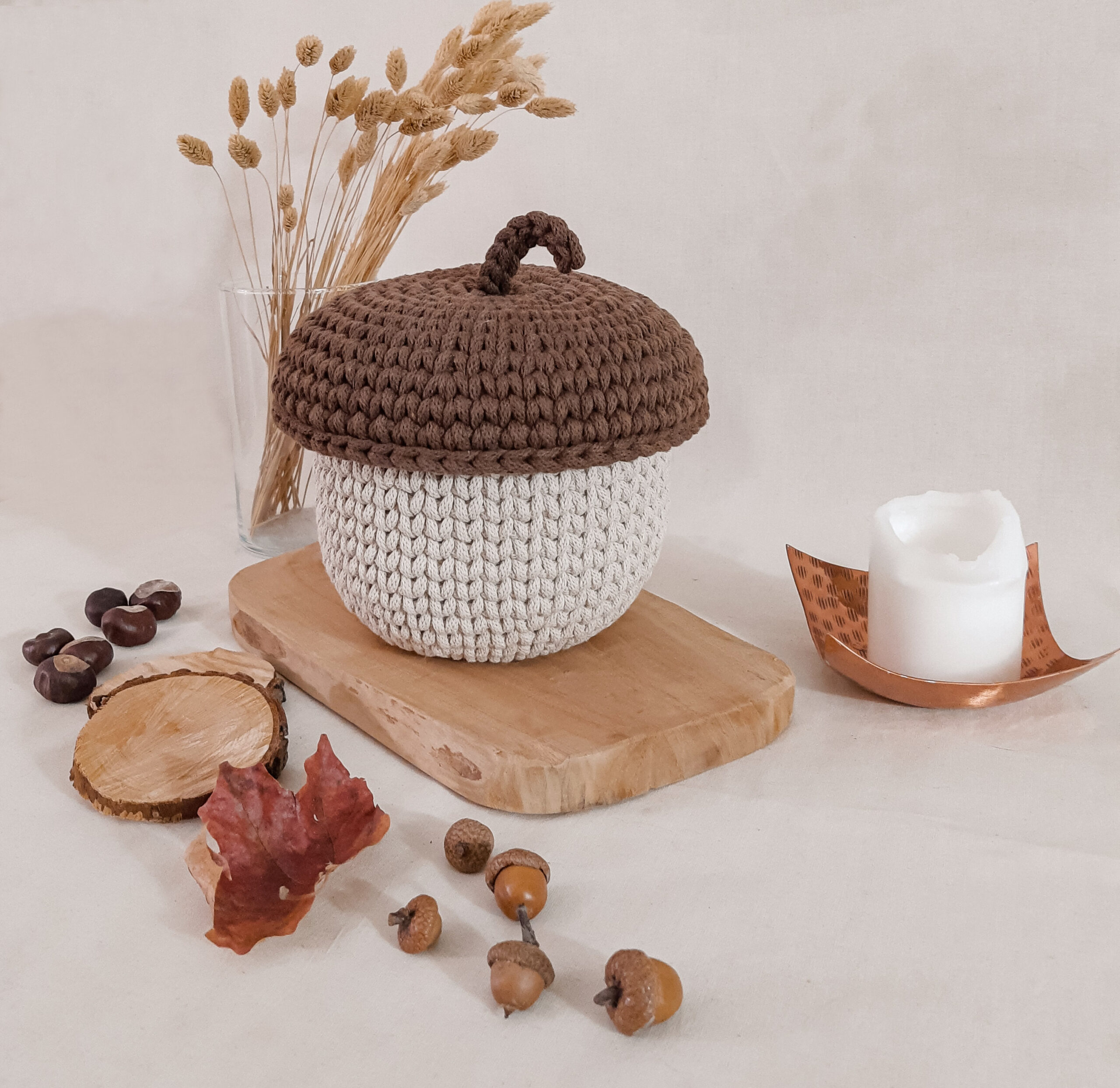 koszyk do przedpokoju na apaszki, żołądź, brązowy do pokoju dziecięcego, dekoracja jesienna