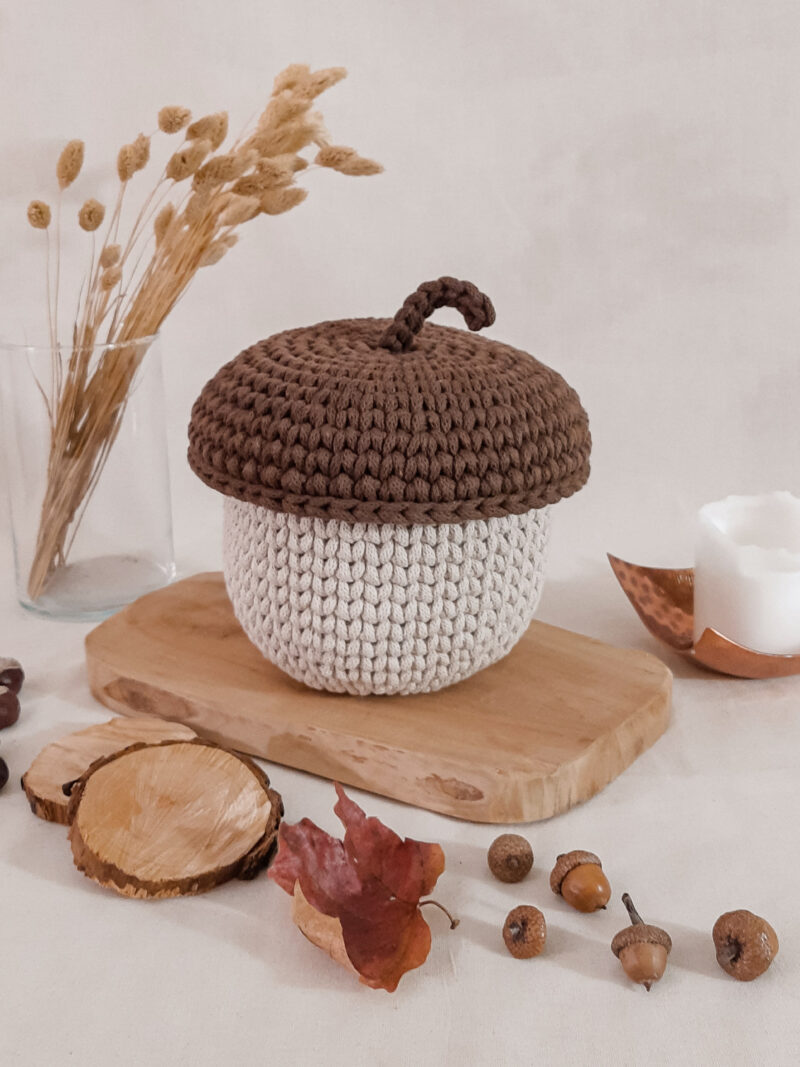 koszyk do przedpokoju na apaszki, żołądź, brązowy do pokoju dziecięcego, dekoracja jesienna