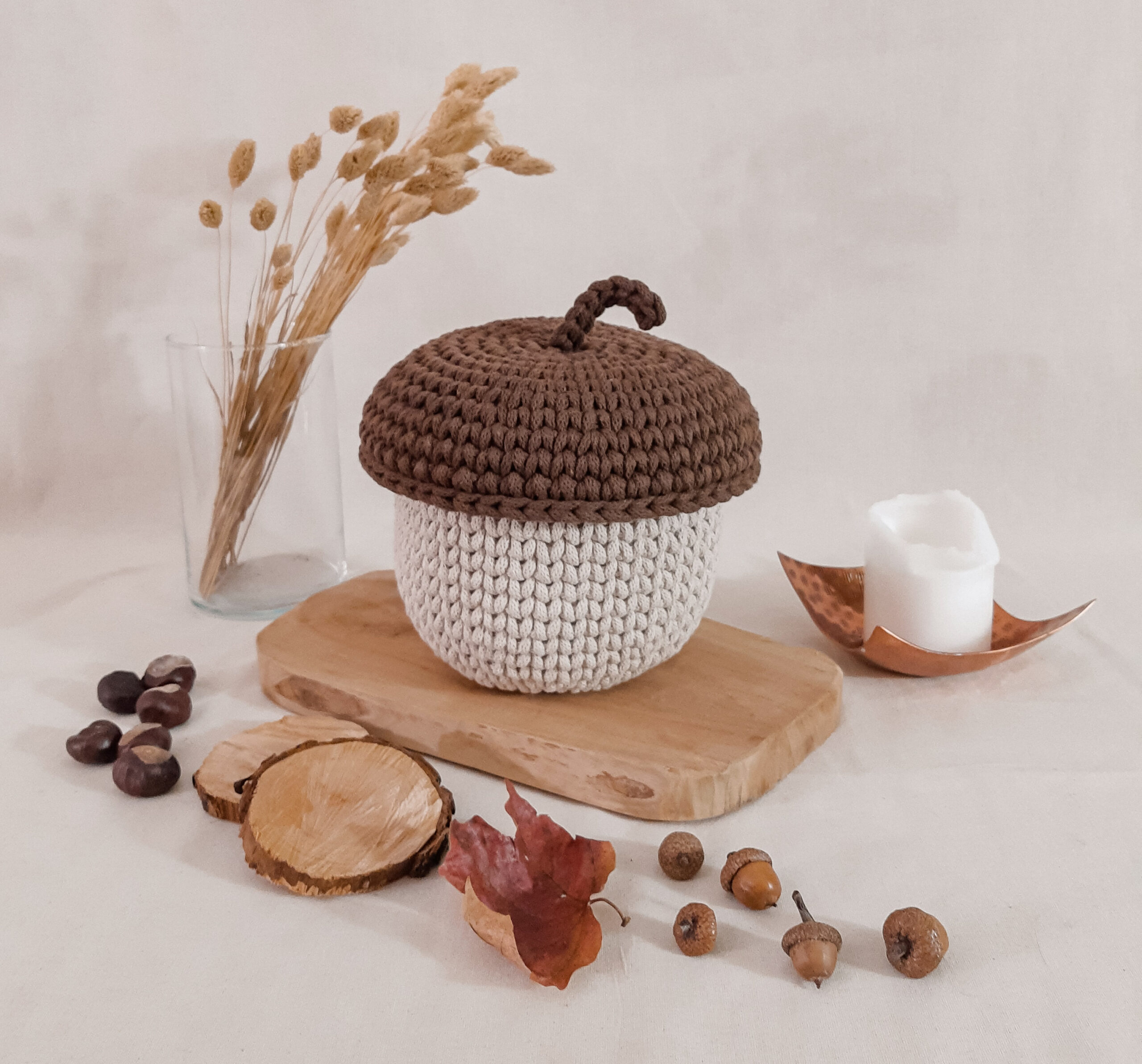 koszyk do przedpokoju na apaszki, żołądź, brązowy do pokoju dziecięcego, dekoracja jesienna