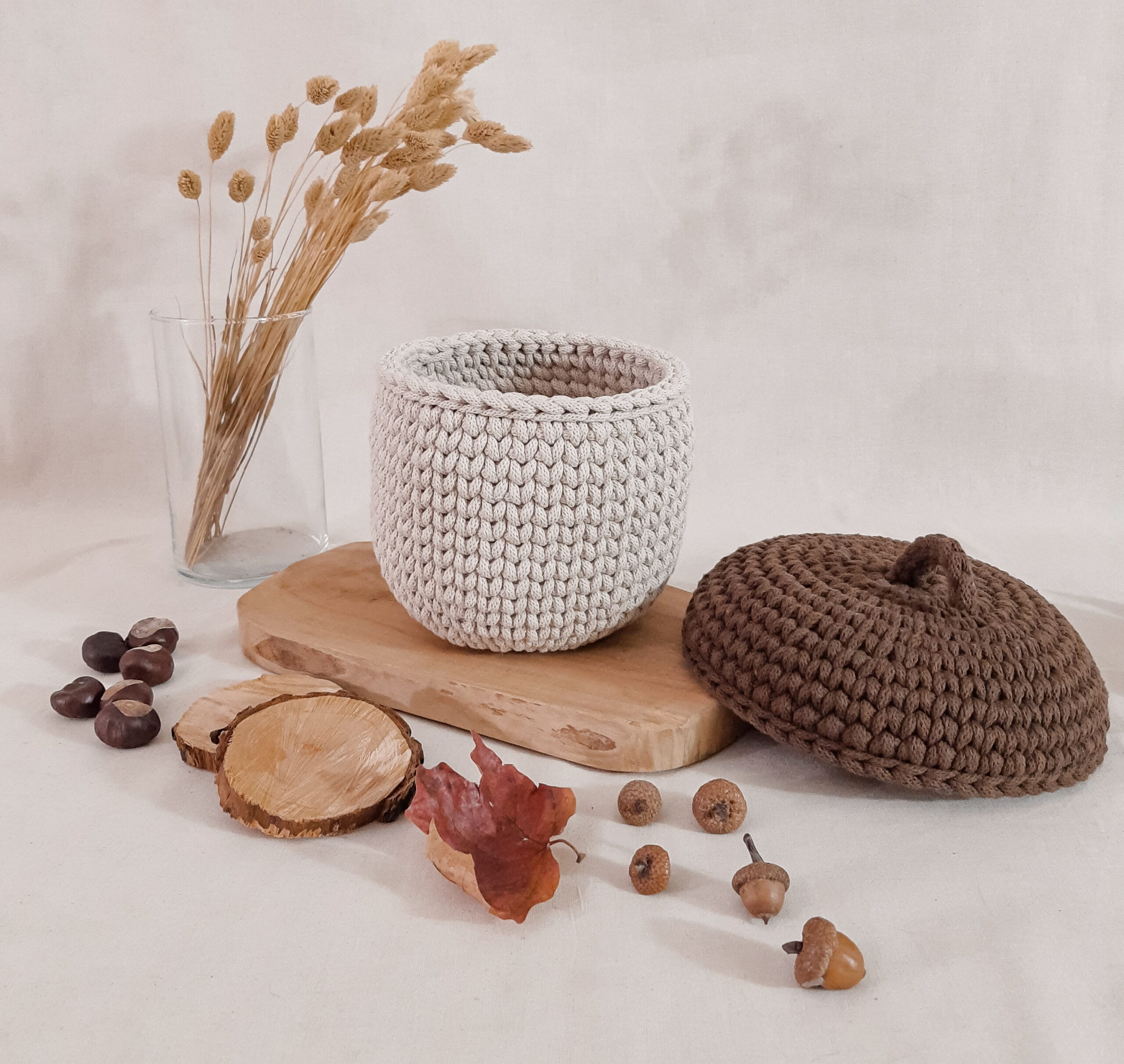 koszyk do przedpokoju na apaszki, żołądź, brązowy do pokoju dziecięcego, dekoracja jesienna