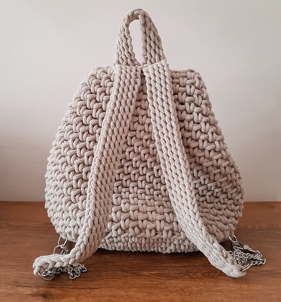 beżowy plecak ze sznurka, plecak damski pleciony, jasny plecak