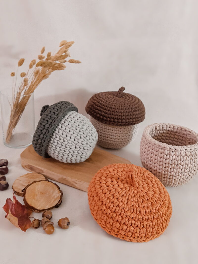 żołędzie dekoracje jesienne koszyki do pokoju dziecięcego z wieczkiem