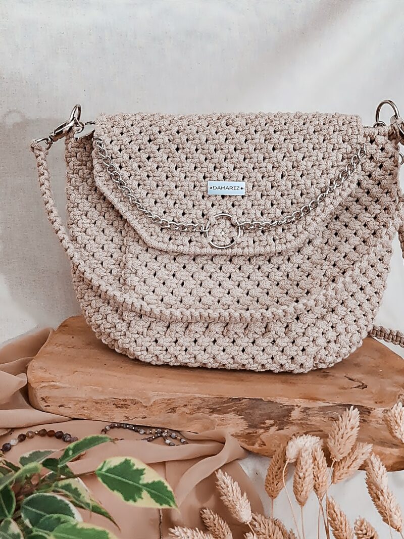 Torebka listonoszka z makramy, torebka na lato i jesień, torebka ze sznurka w stylu boho z klapką, beżowa, torebka z piękną podszewką, pomysł na prezent