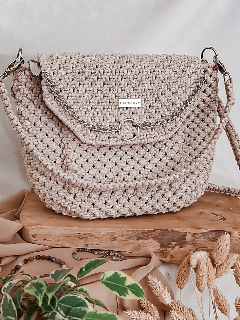 Torebka listonoszka z makramy, torebka na lato i jesień, torebka ze sznurka w stylu boho z klapką, beżowa, torebka z piękną podszewką, pomysł na prezent
