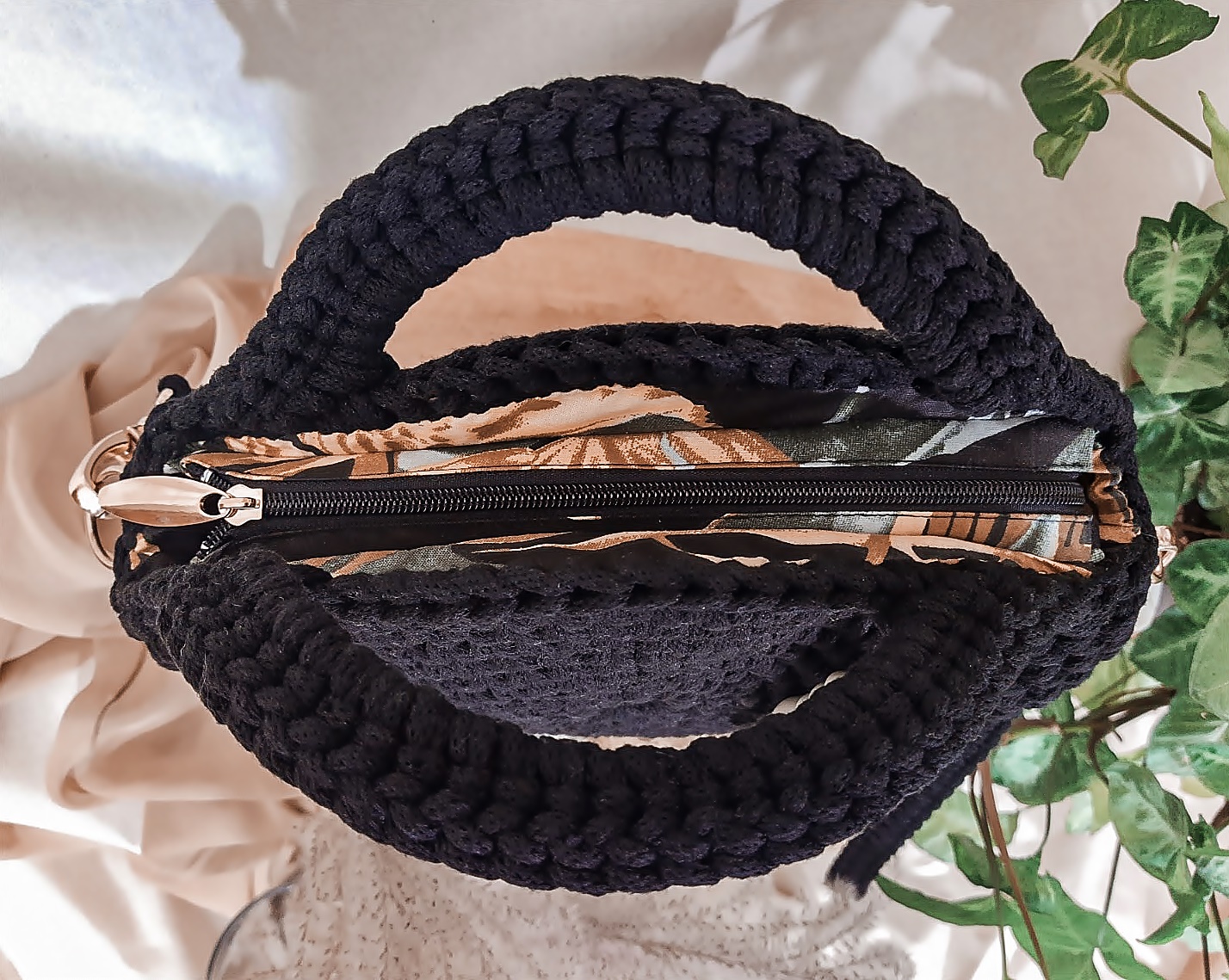 Okrągła torebka do ręki i przez ramię ze sznurka, czarna, na lato, na wiosnę, z ekspresem, prezent na święta