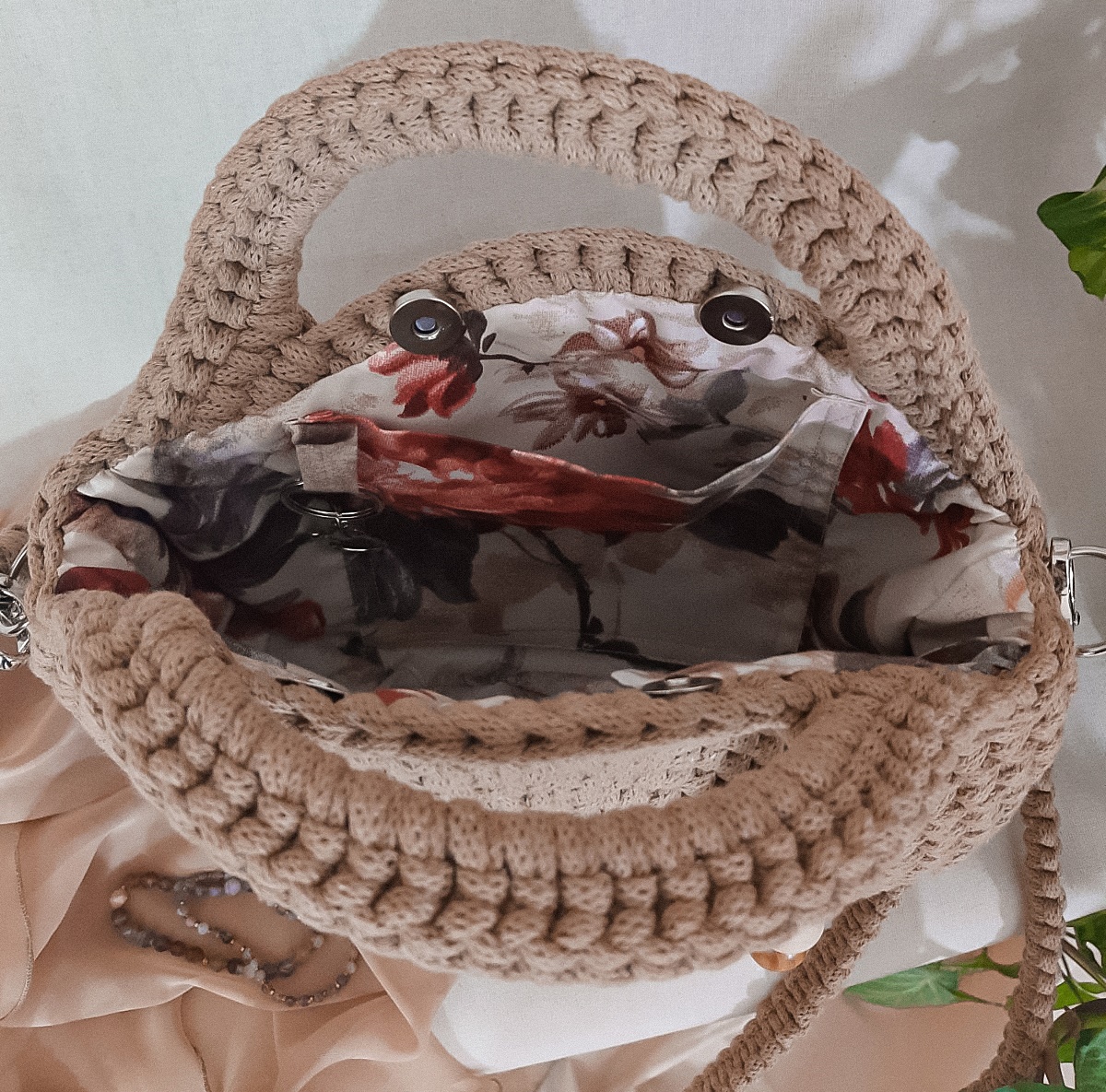 Okrągła torebka ze sznurka z uchem, beżowa, ciemny beż, torebka na ramię, prezent