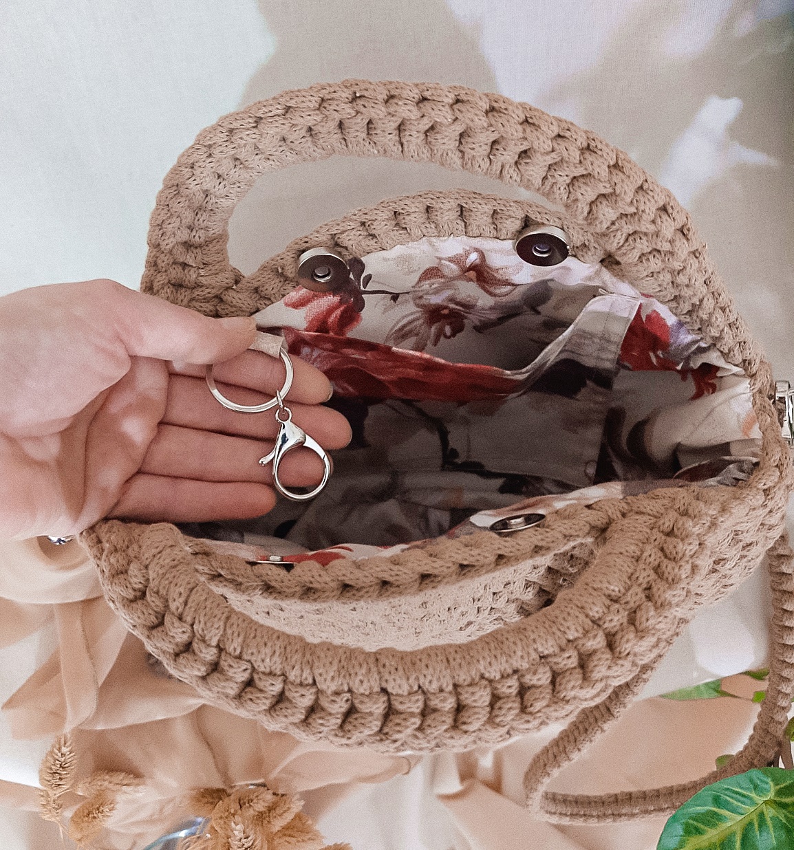 Okrągła torebka ze sznurka z uchem, beżowa, ciemny beż, torebka na ramię, prezent