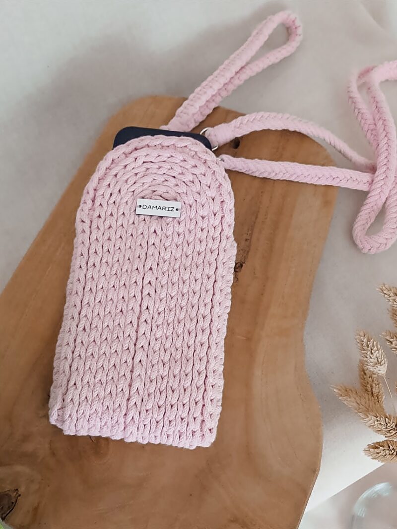 case na telefon jasny róż, jasnoróżowa torebka na telefon, torebka saszetka, prezent dla niej, prezent dla mamy