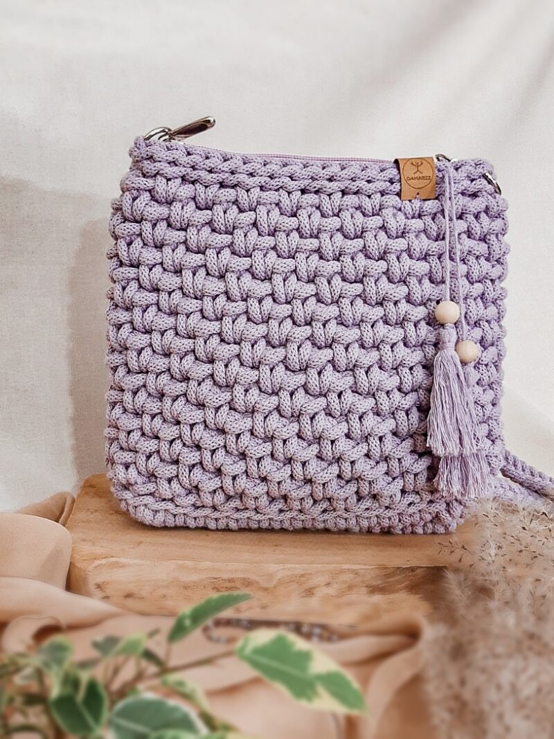 mała torebka na ramię z chwostem, torebka boho lawendowa, prezent dla niej