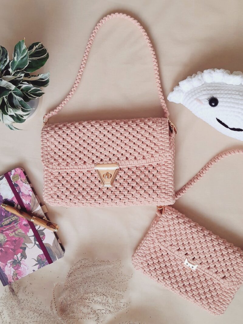 zestaw dwóch eleganckich torebek mama i córka, dwie różowe torebki, torebka dla mamy i córki, prezent na dzień mamy