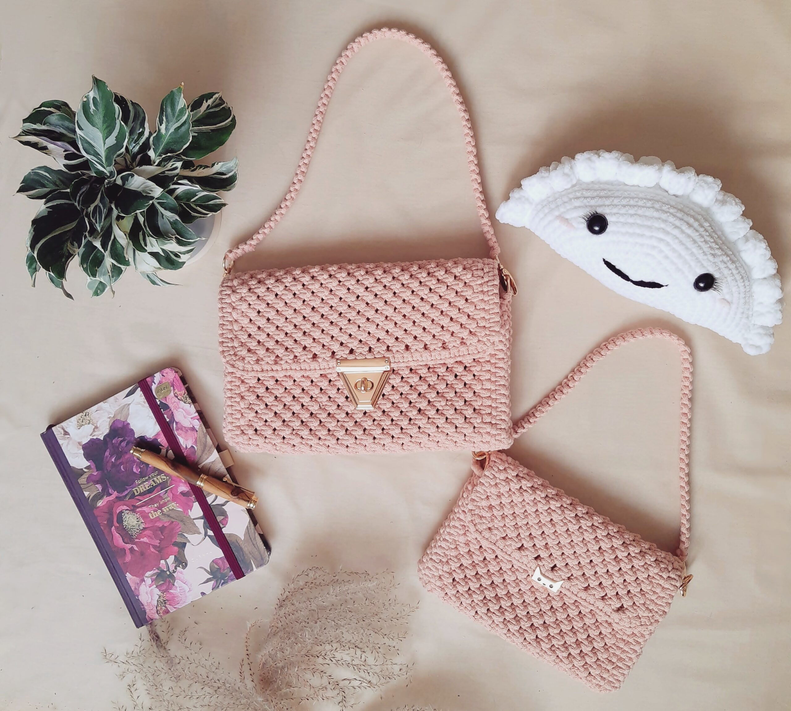 zestaw dwóch eleganckich torebek mama i córka, dwie różowe torebki, torebka dla mamy i córki, prezent na dzień mamy