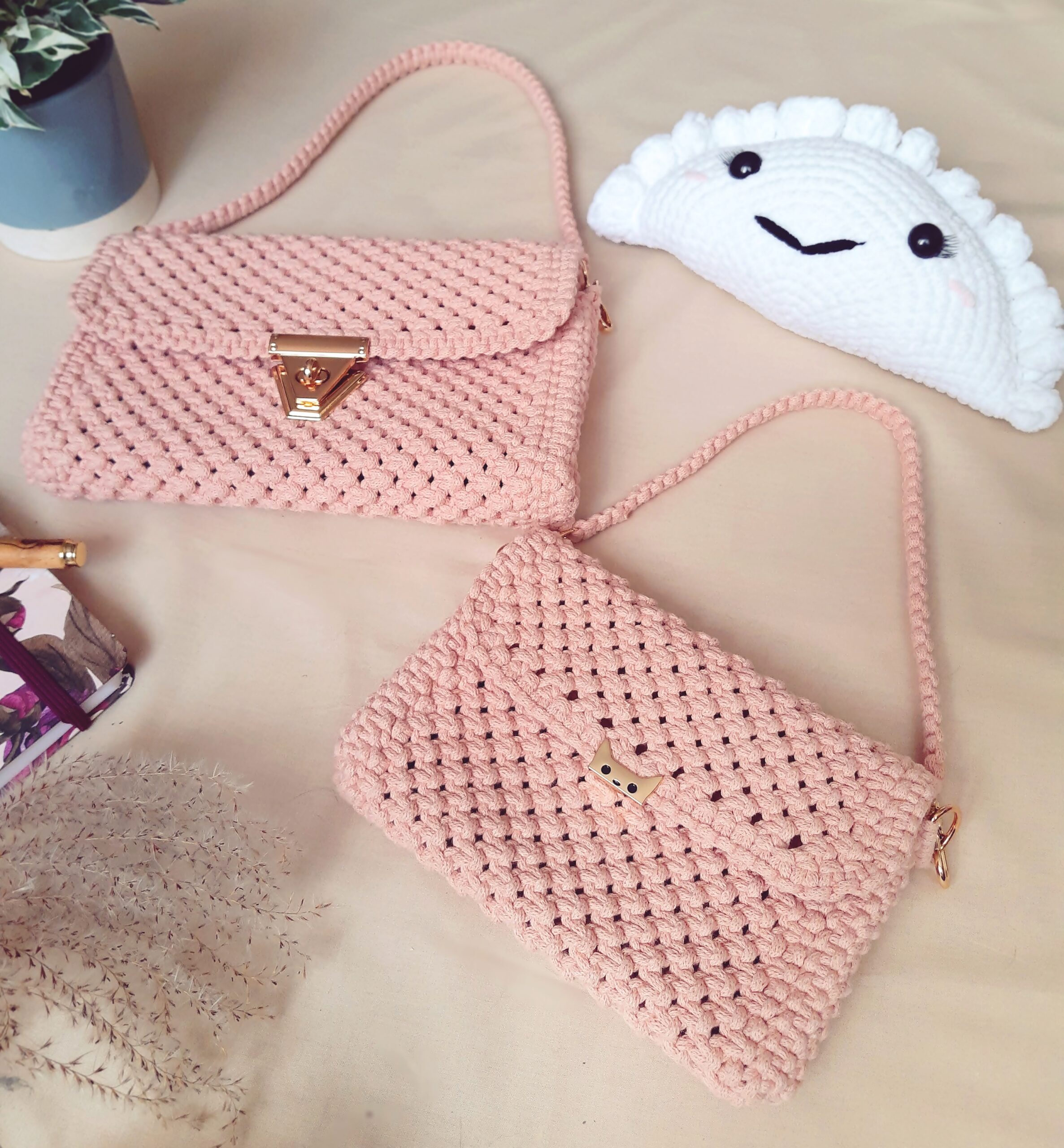 zestaw dwóch eleganckich torebek mama i córka, dwie różowe torebki, torebka dla mamy i córki, prezent na dzień mamy