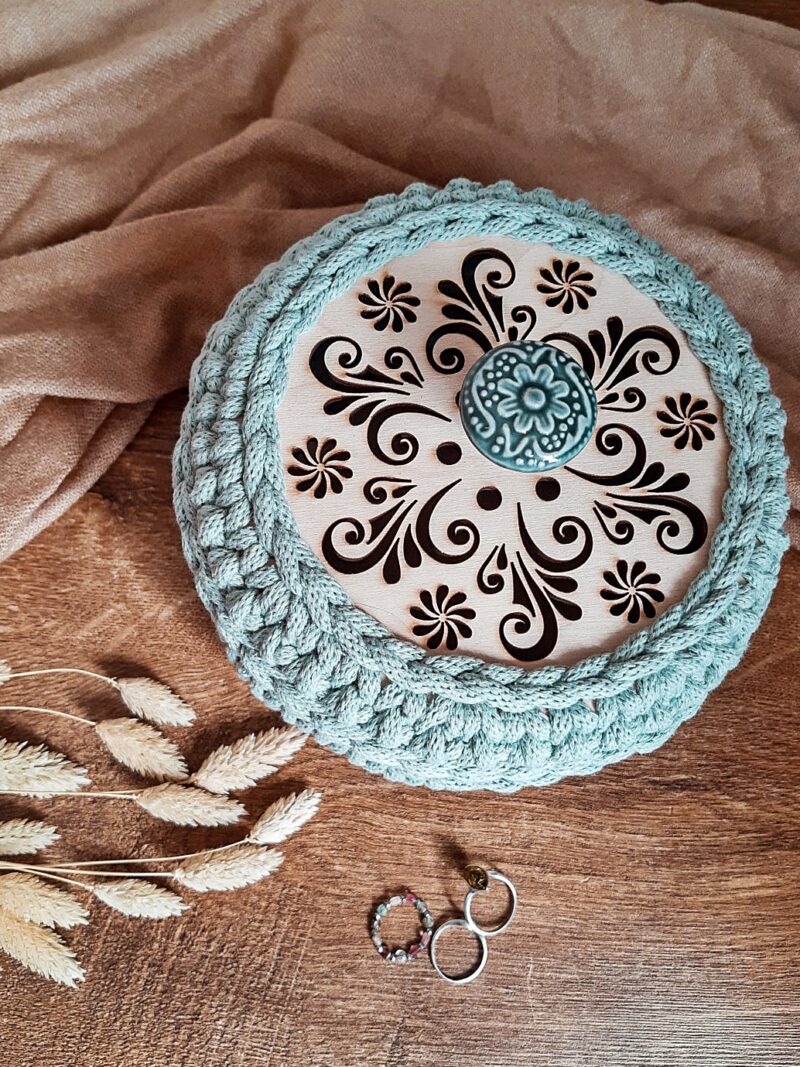 koszyczek, puzderko, szkatułka szałwiowa, zielona z ozdobnym wieczkiem