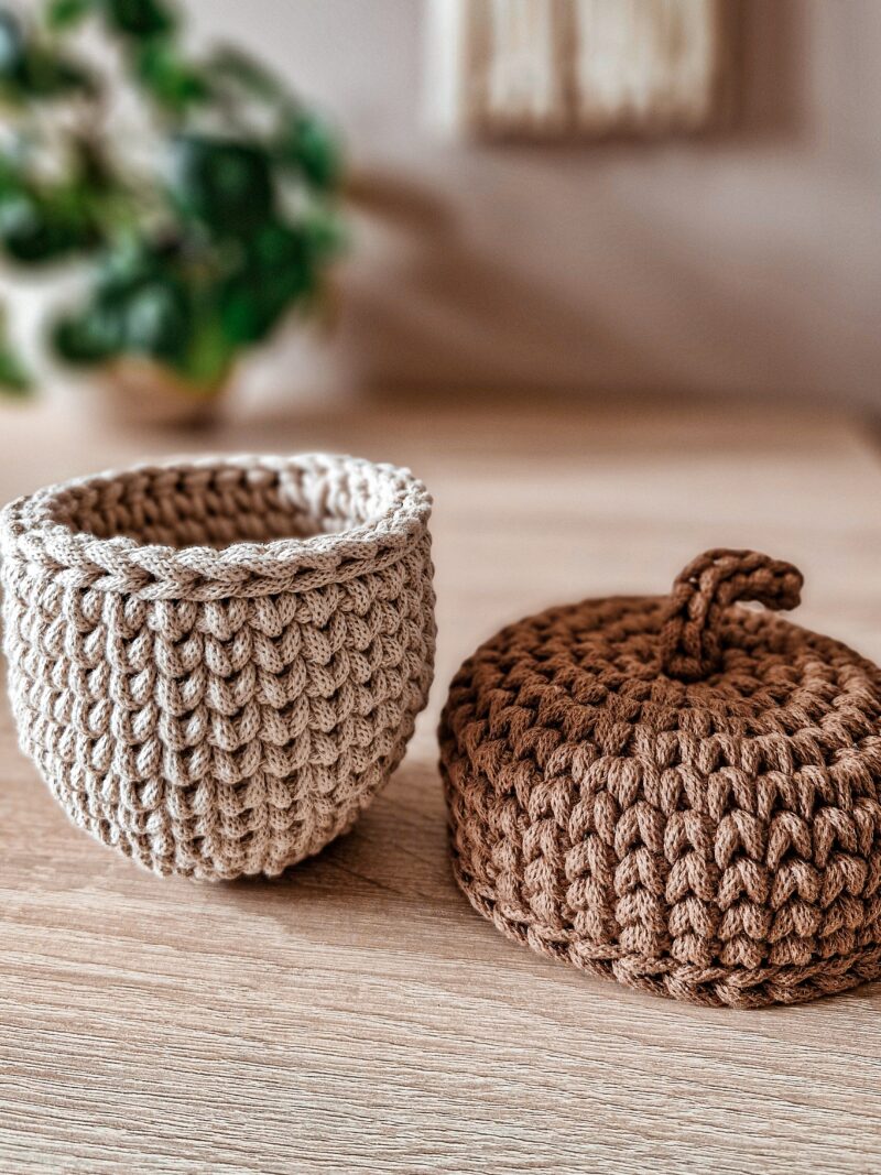 beżowy żołądź, karmelowy żołądź koszyczek ze sznurka, dekoracja na jesień, do pokoju dziecka