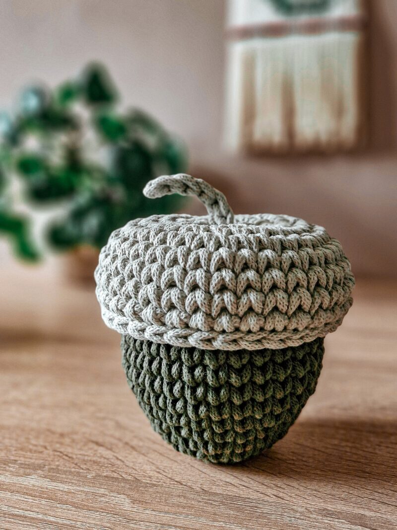 koszyk żołądź, dekoracja jesienna do pokoju dziecięcego, kuferek na drobiazgi, jesienny dekor, zielone żołędzie