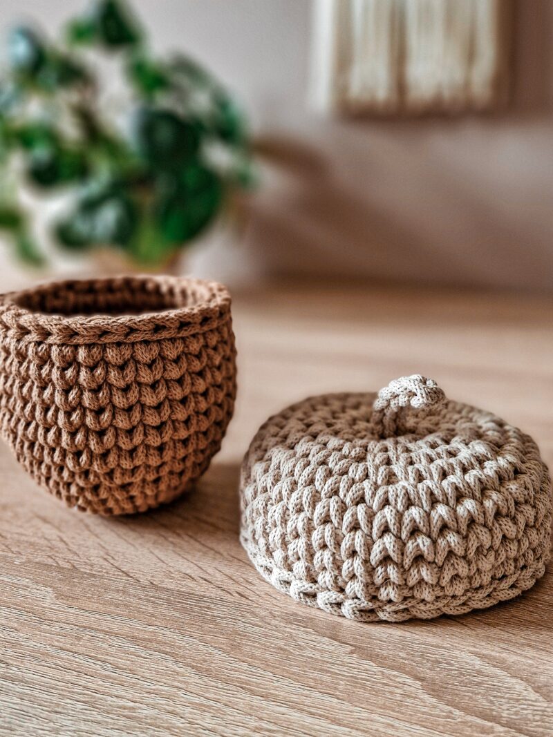 beżowy żołądź, karmelowy żołądź koszyczek ze sznurka, dekoracja na jesień, do pokoju dziecka