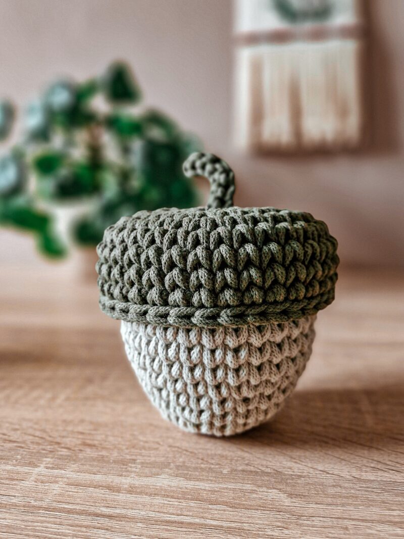 koszyk żołądź, dekoracja jesienna do pokoju dziecięcego, kuferek na drobiazgi, jesienny dekor, zielone żołędzie