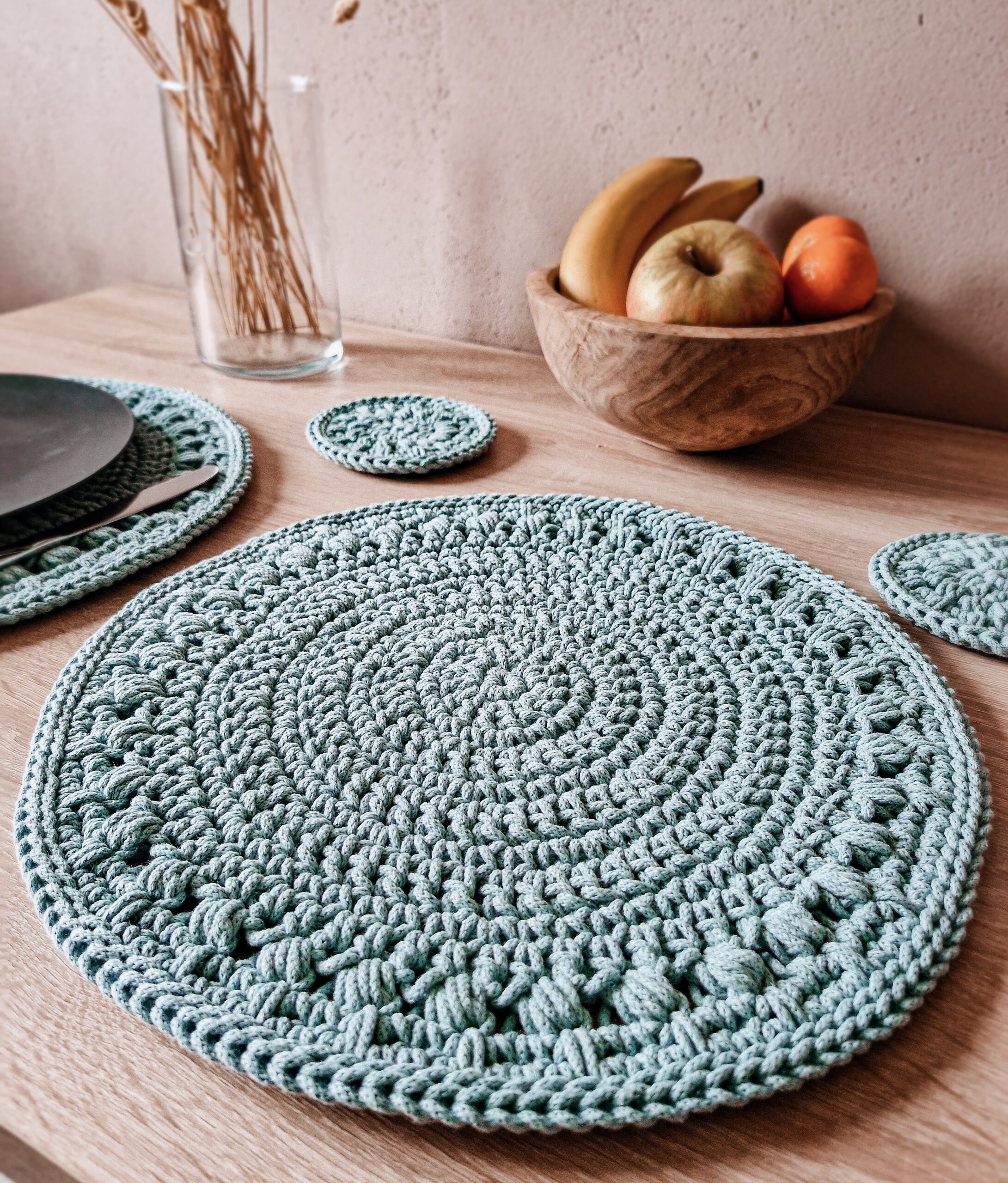 zestaw prezentowy, dodatki do wnętrza, podkładki na stół, skandynawskie dodatki do wnętrz, błękitne podkładki na stół, zestaw na prezent