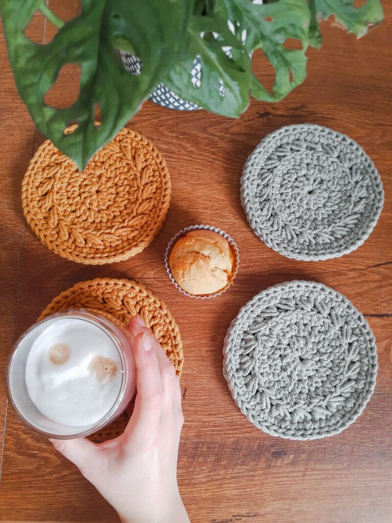 podkładki pod kubek ze sznurka bawełnianego, podkładki na stół na szydełku, dekoracja stołu, podstawki pod naczynia, granatowe, żółte, zielone podkładki