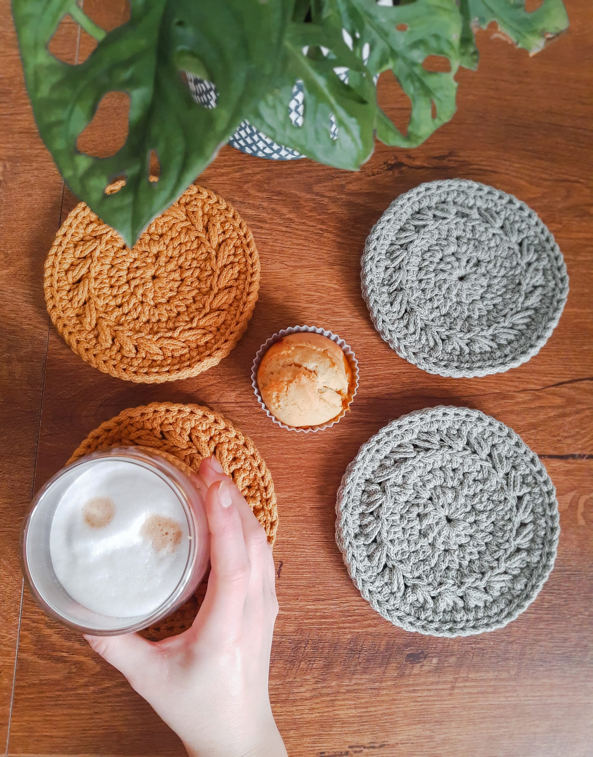 podkładki pod kubek ze sznurka bawełnianego, podkładki na stół na szydełku, dekoracja stołu, podstawki pod naczynia, granatowe, żółte, zielone podkładki