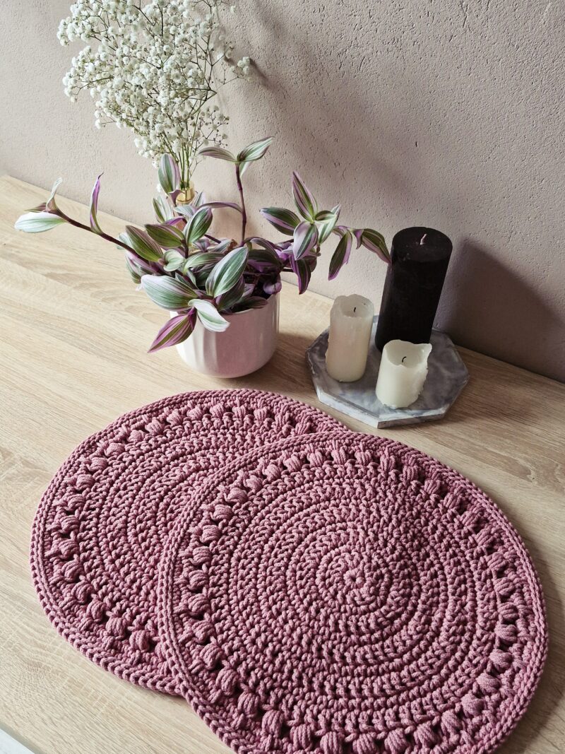 zestaw podkładek na stół pod talerze, różowe podkładki na stół, dodatki do jadalni