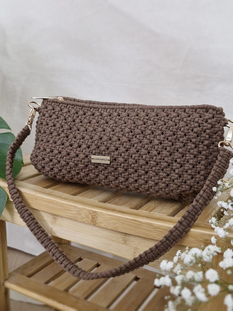 torebka ze sznurka na wiosnę brązowa, modna torebka bagietka torebka bagietka, niska przedłużona torebka pleciona ze sznurka, moda slow, modna torebka na wiosnę, kawowa torebka, brązowa torebka makrama