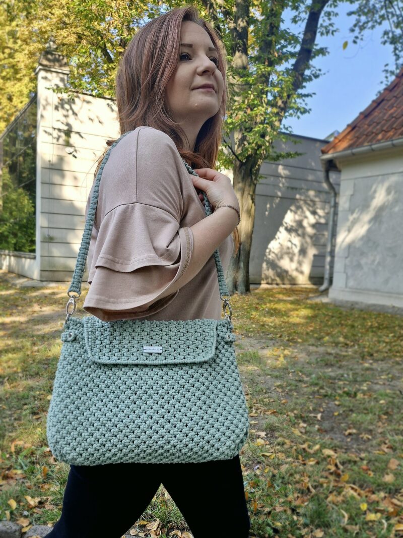 torebka na ramię z klapką, modna torebka casualowa, torebka do pracy, prezent dla niej, torebka do biura, zielona torebka, szałwiowa torebka