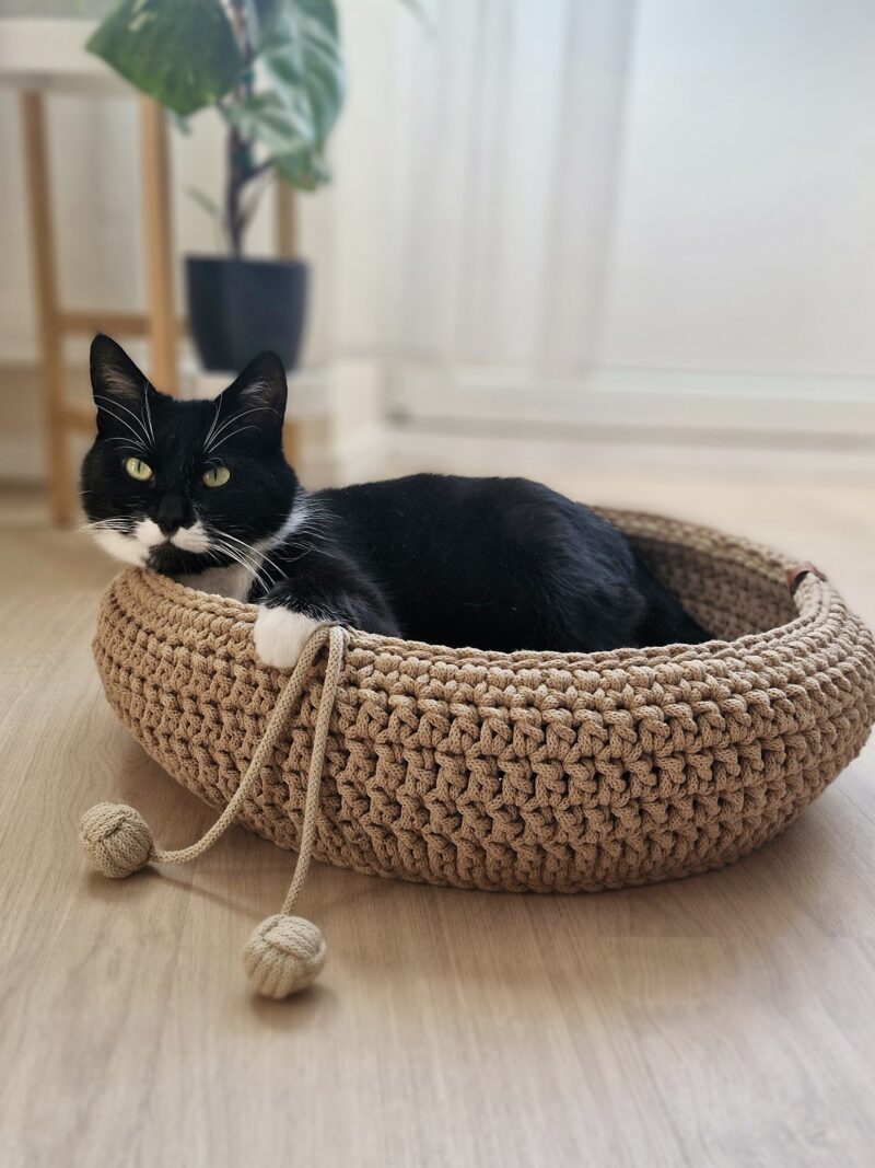 legowisko dla kota ze sznurka, okrągłe legowisko łóżko dla kota beżowe, prezent dla kota