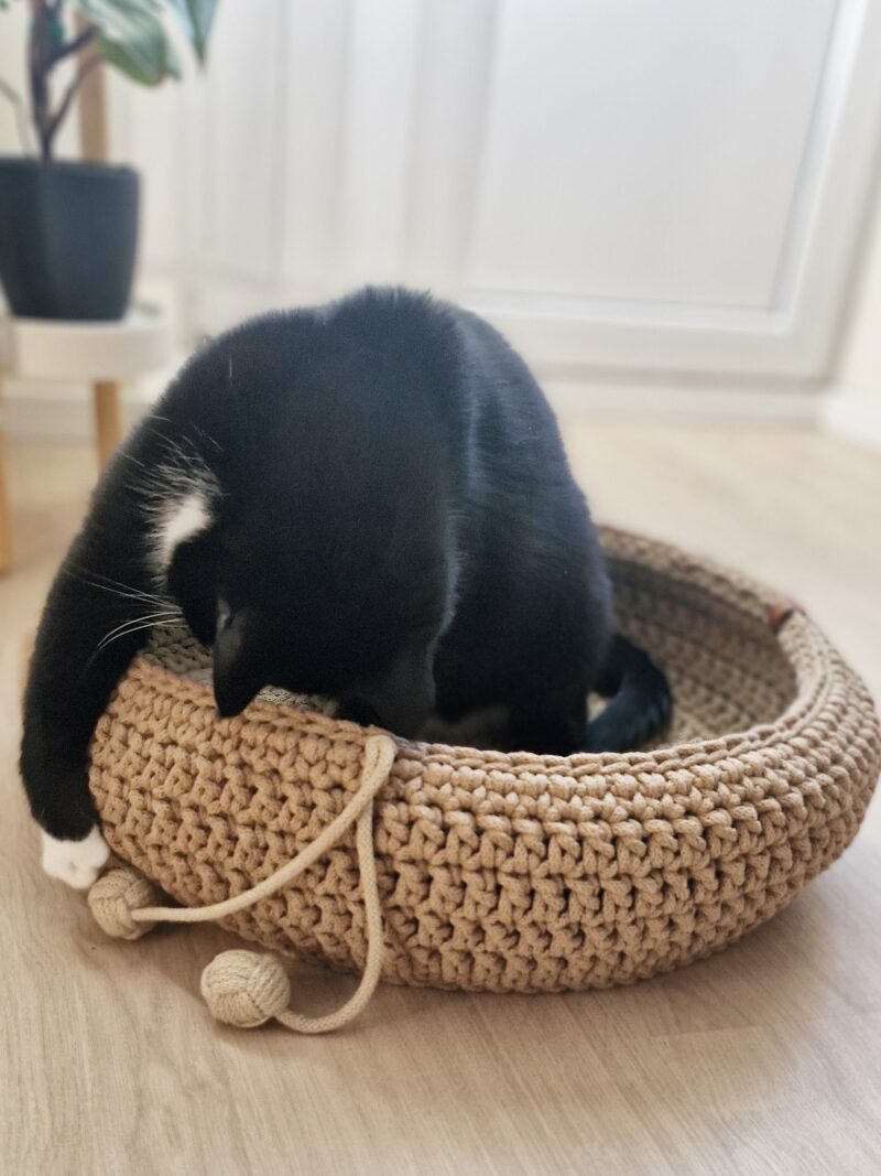 legowisko dla kota ze sznurka, okrągłe legowisko łóżko dla kota beżowe, prezent dla kota